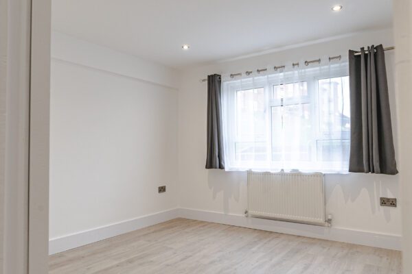 DAM+-+Thorndean+Rd-10