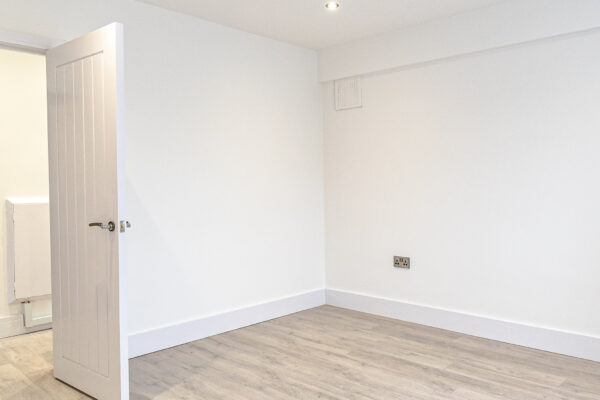 DAM+-+Thorndean+Rd-11